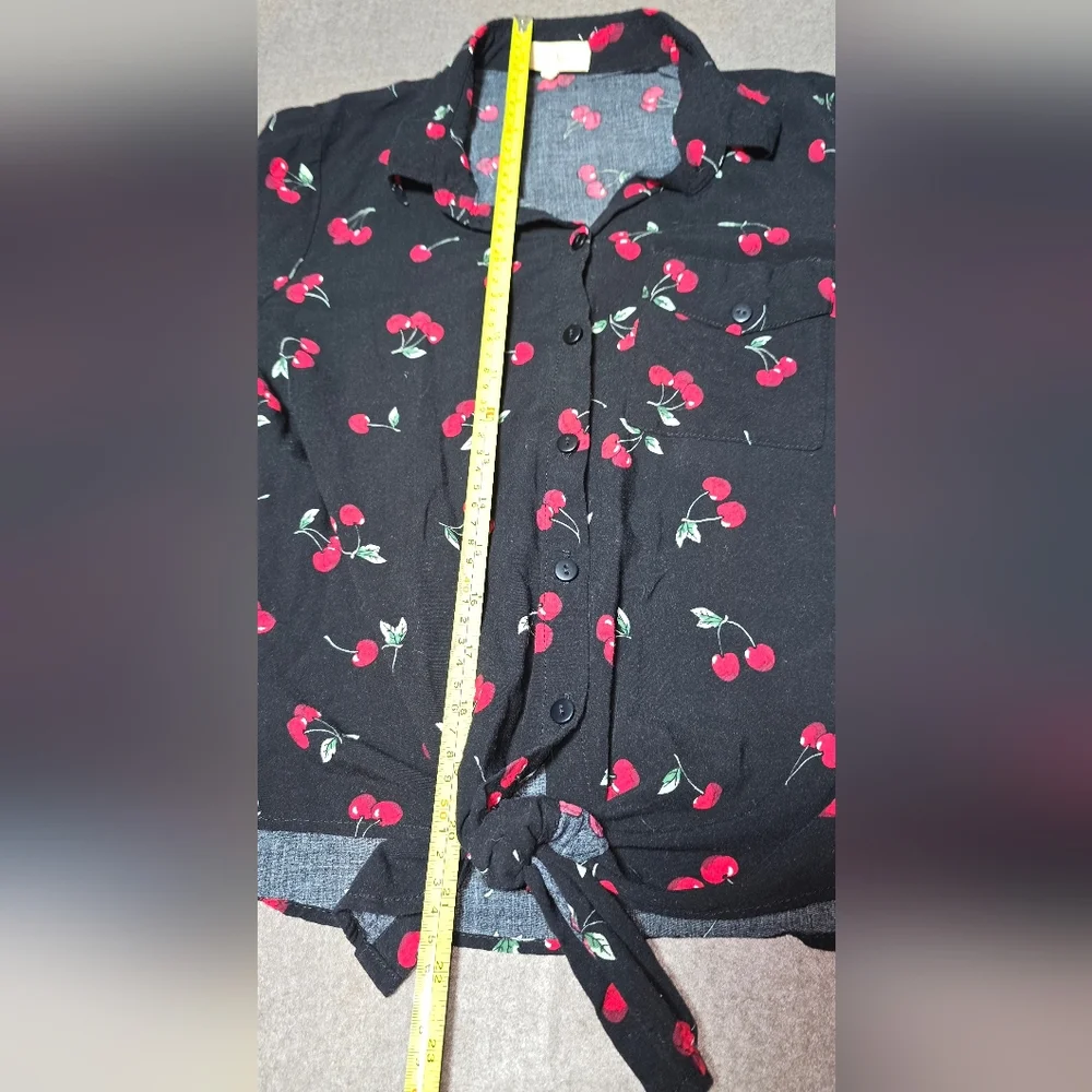 Love Notes Black Tied Shirt Cherry Design Small Long Sleeve/Roll Sleeve Light - Picture 9 of 11